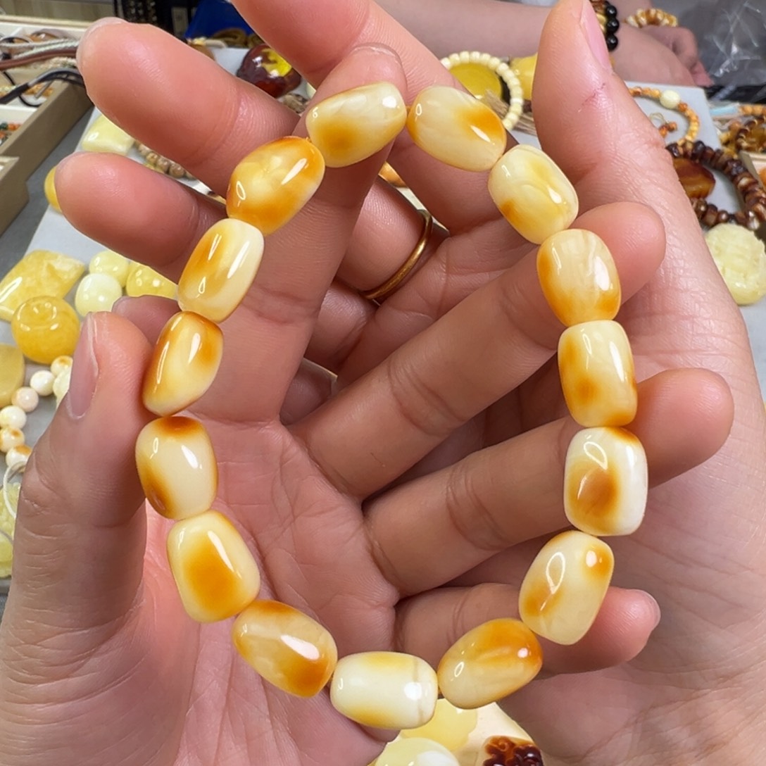 蜜蜡裸石未镶嵌蜜蜡