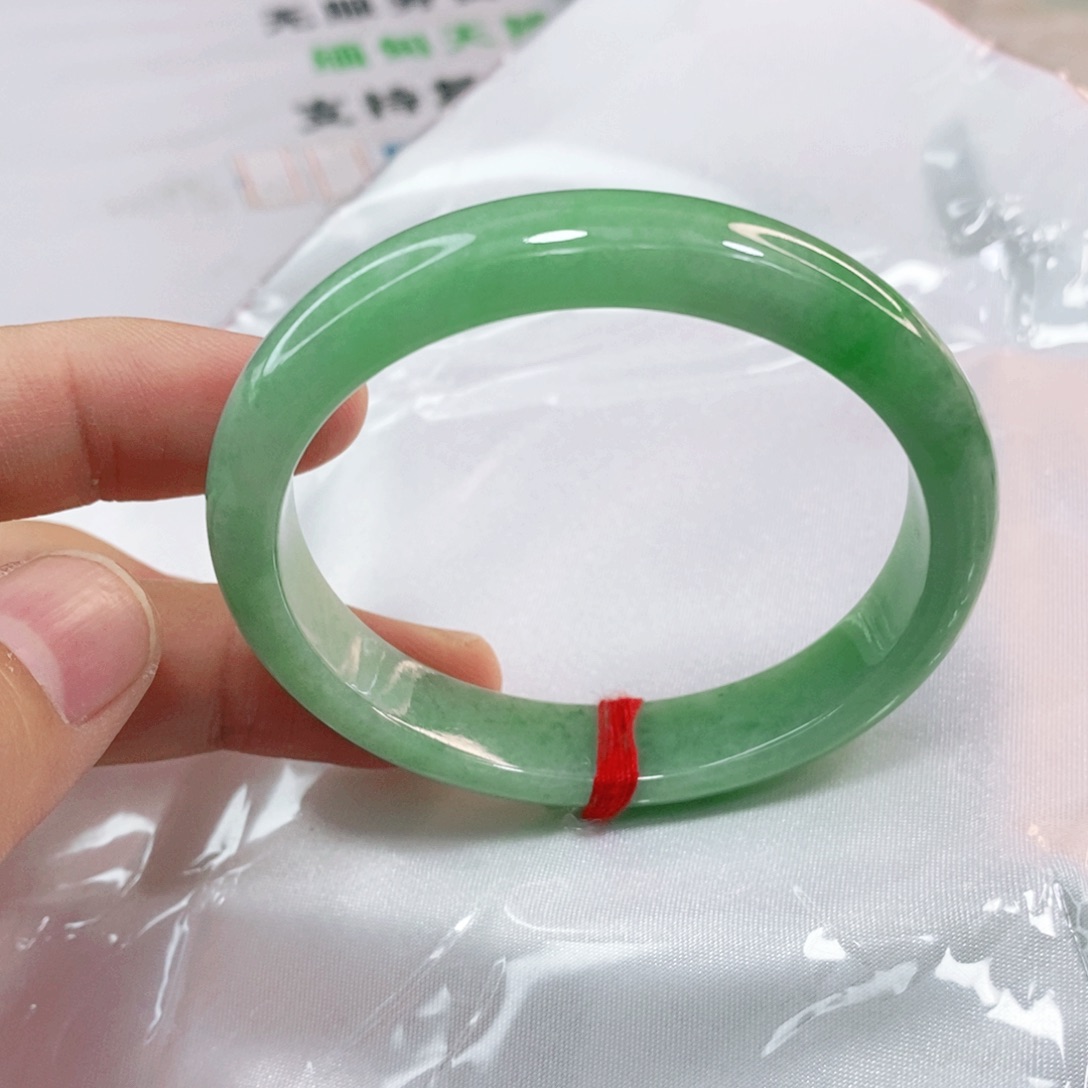 翡翠手镯未镶嵌L****52圈口贵妃