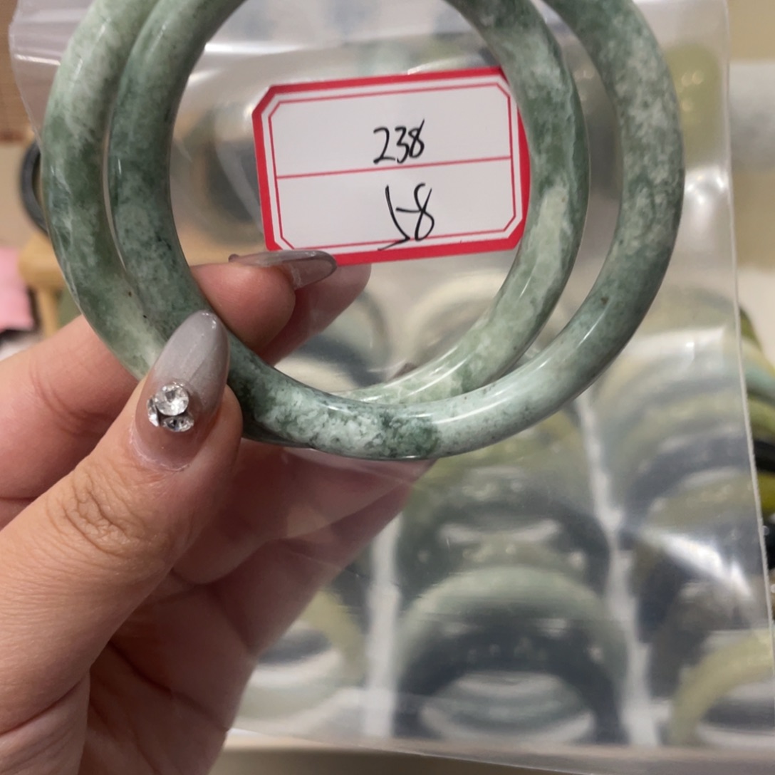 蛇纹石玉手镯未镶嵌