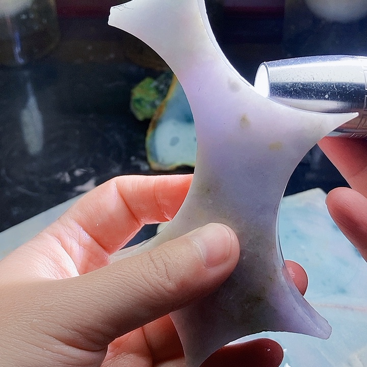 翡翠未镶嵌颈饰毛料11