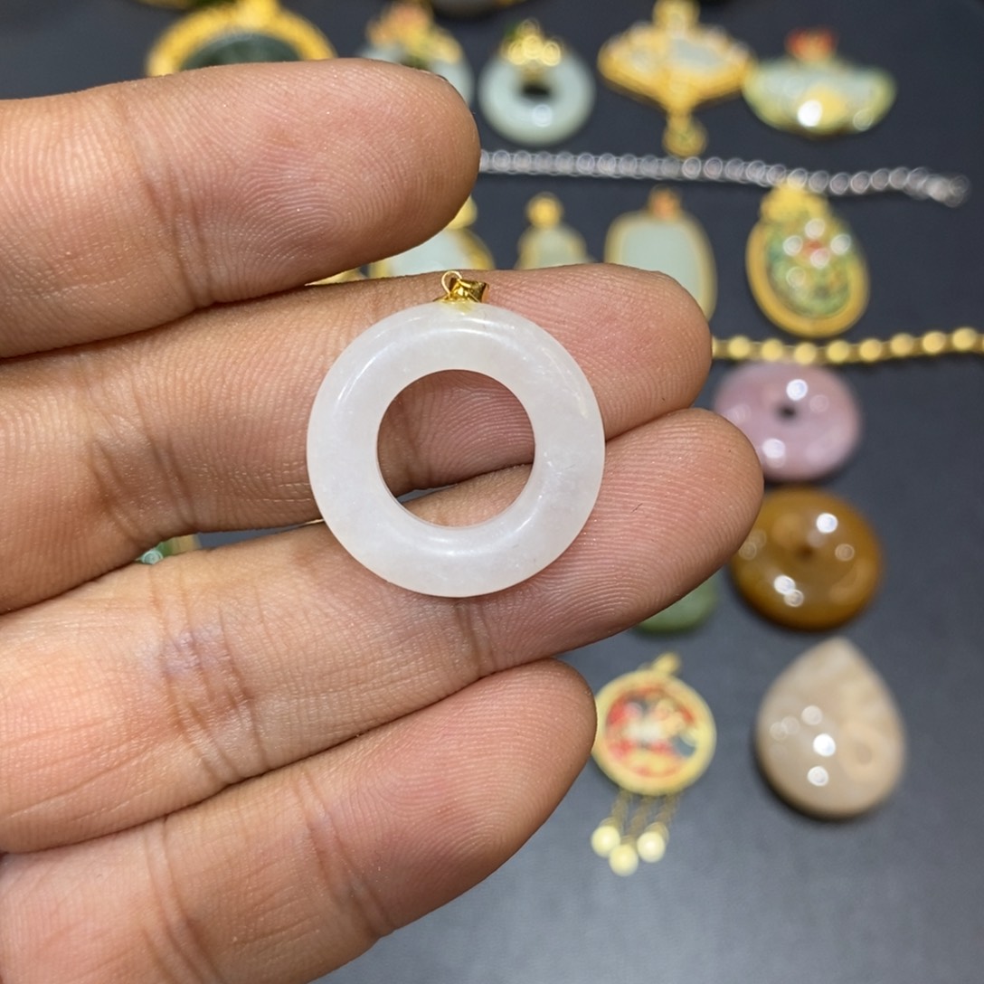 和田玉颈饰18K金镶嵌