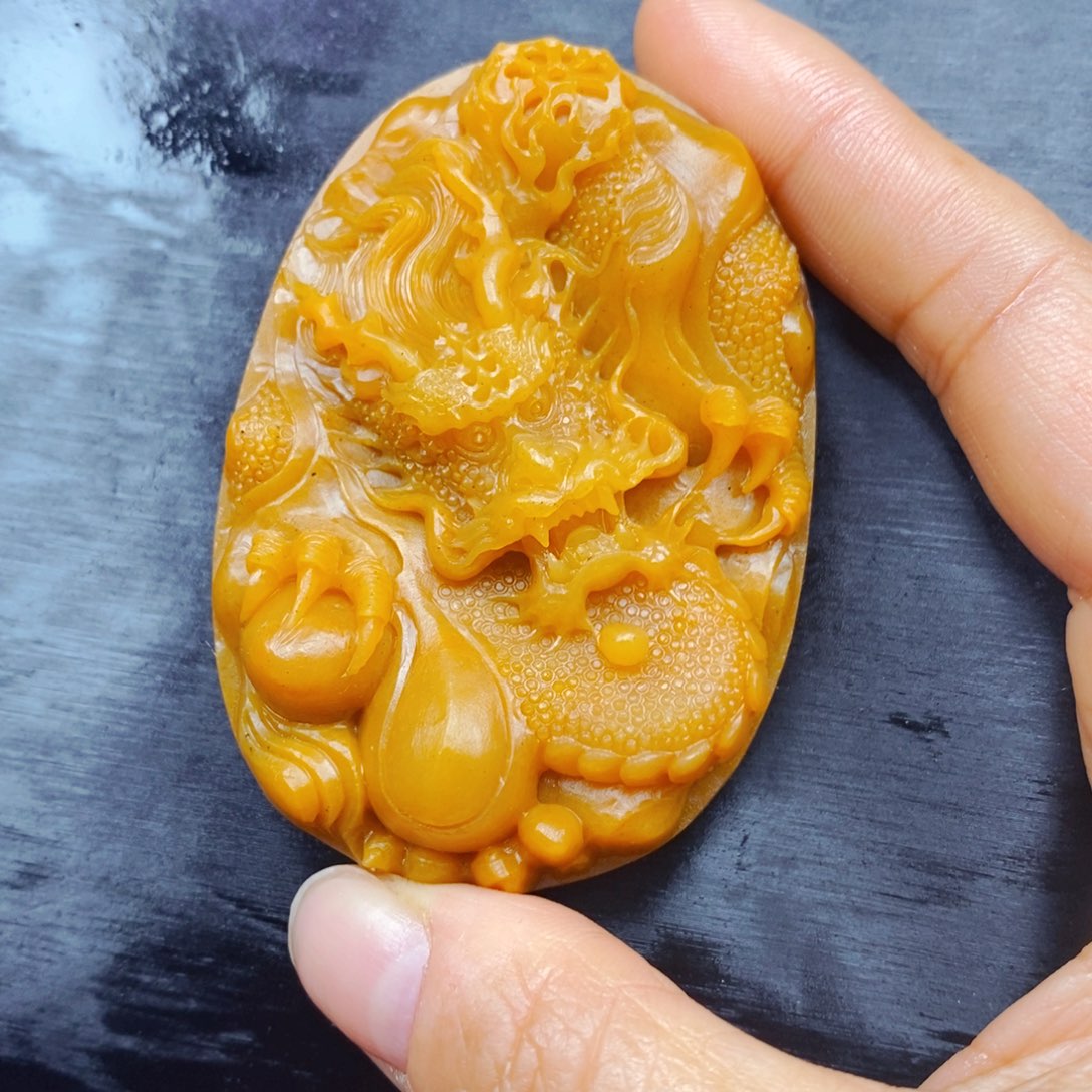 石英质玉（黄龙玉）颈饰未镶嵌