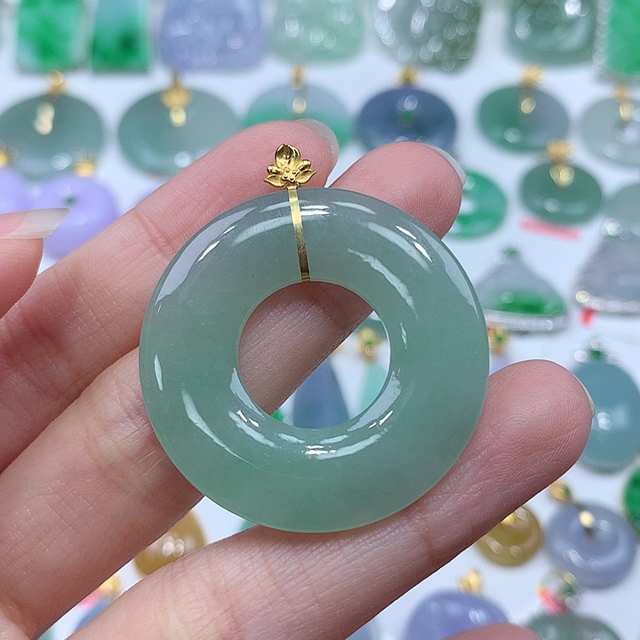 翡翠18K金镶嵌颈饰翡翠