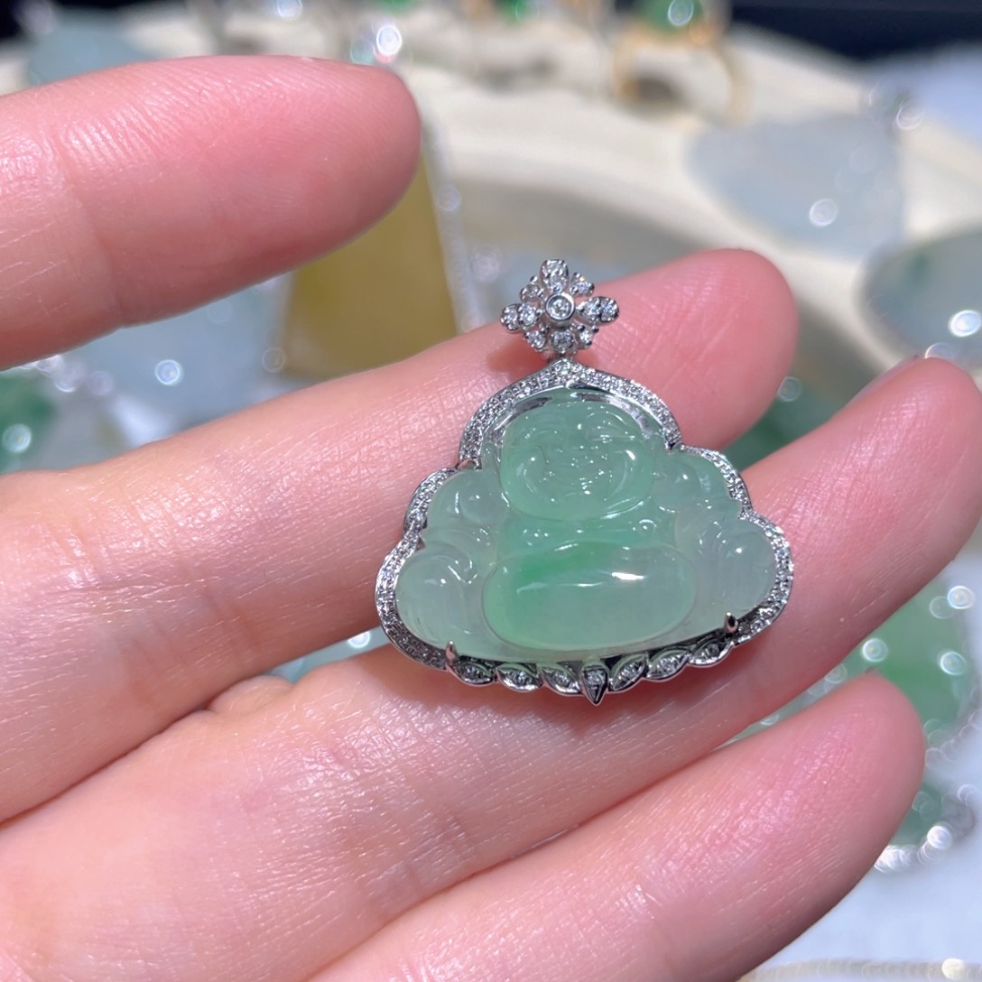 翡翠颈饰18K金镶嵌翡翠