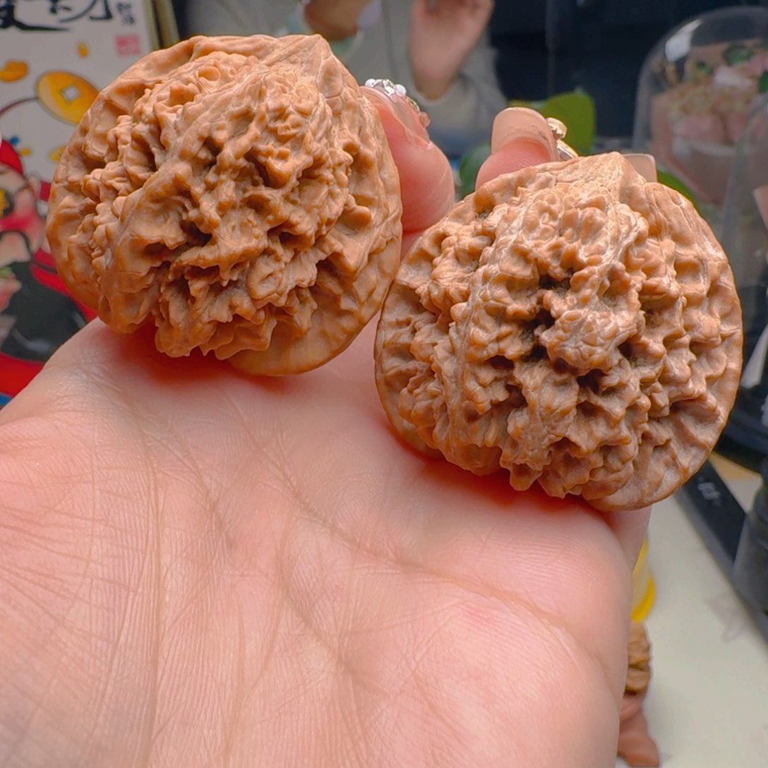 核桃把件41尺寸满头星