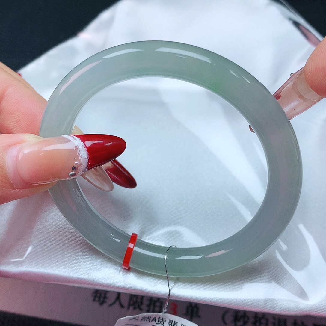 翡翠手镯未镶嵌54圈