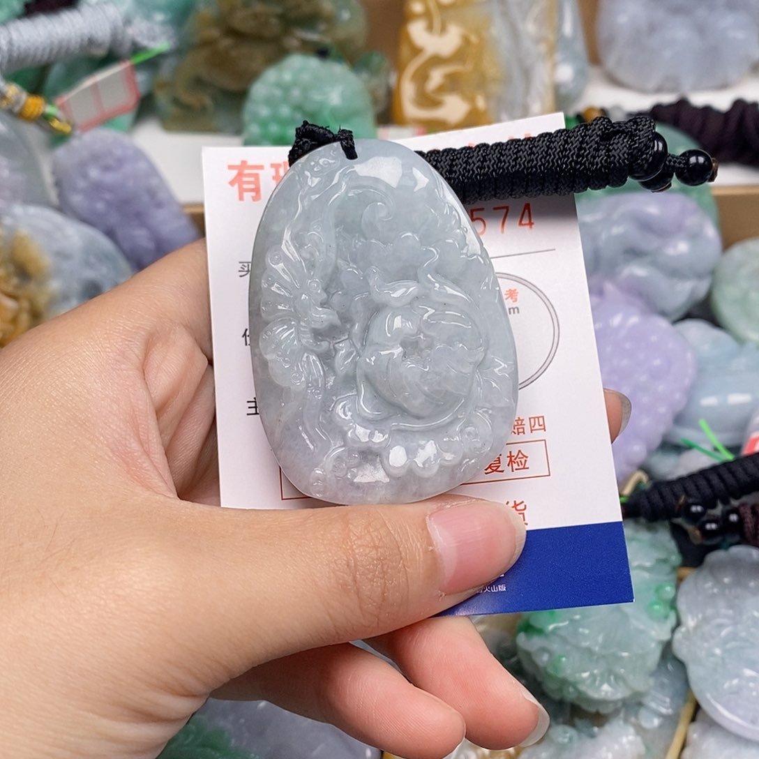 吊坠(不含链)未镶嵌翡翠