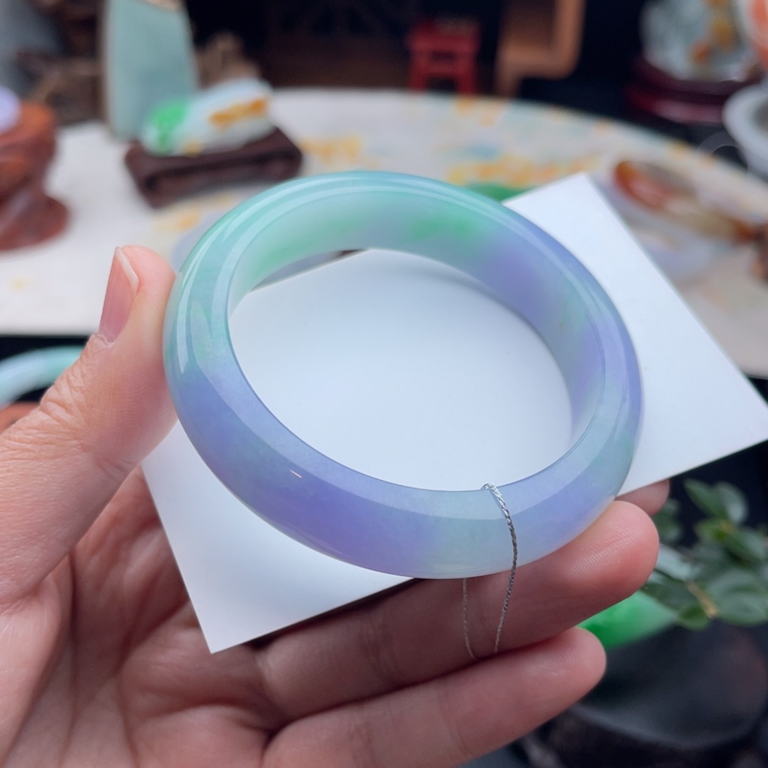 未镶嵌手镯翡翠春彩 油画色彩