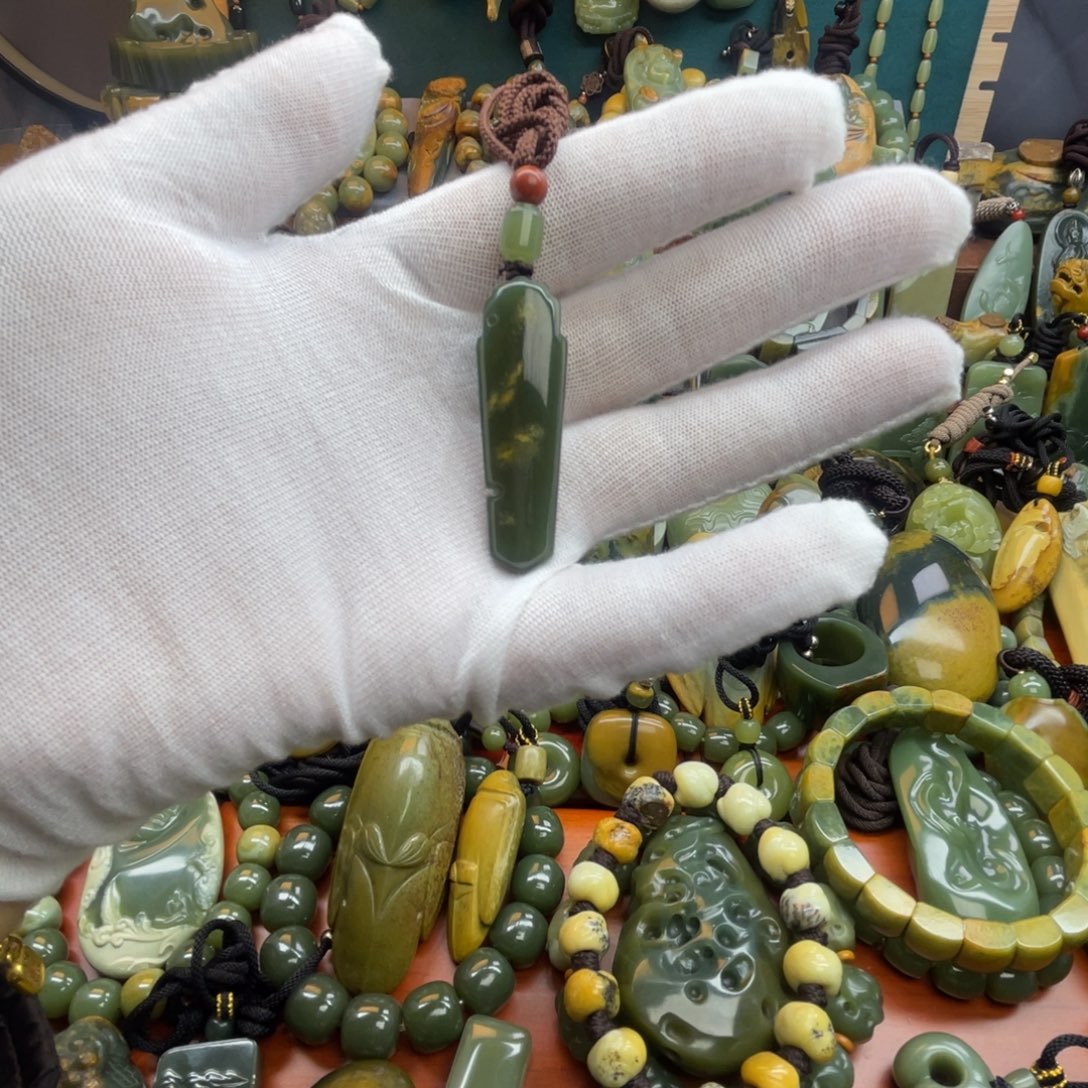 岫岩河磨玉（透闪石质玉）未镶嵌颈饰