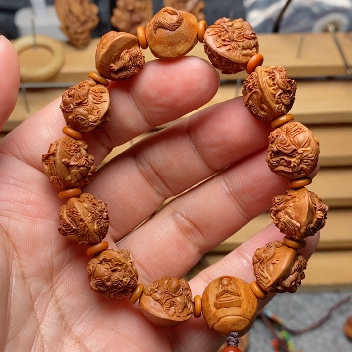 o**&桃核手工雕刻双面骑兽十八罗汉