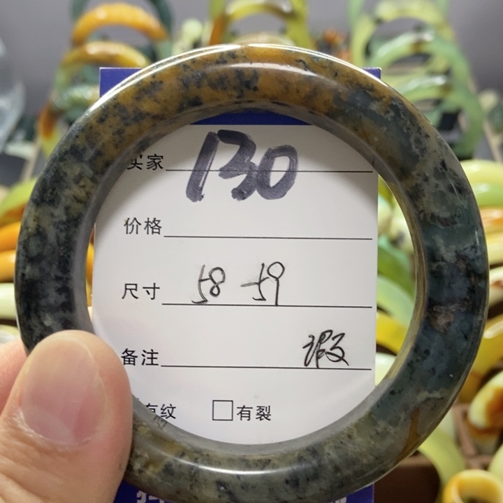 蛇纹石玉手镯未镶嵌