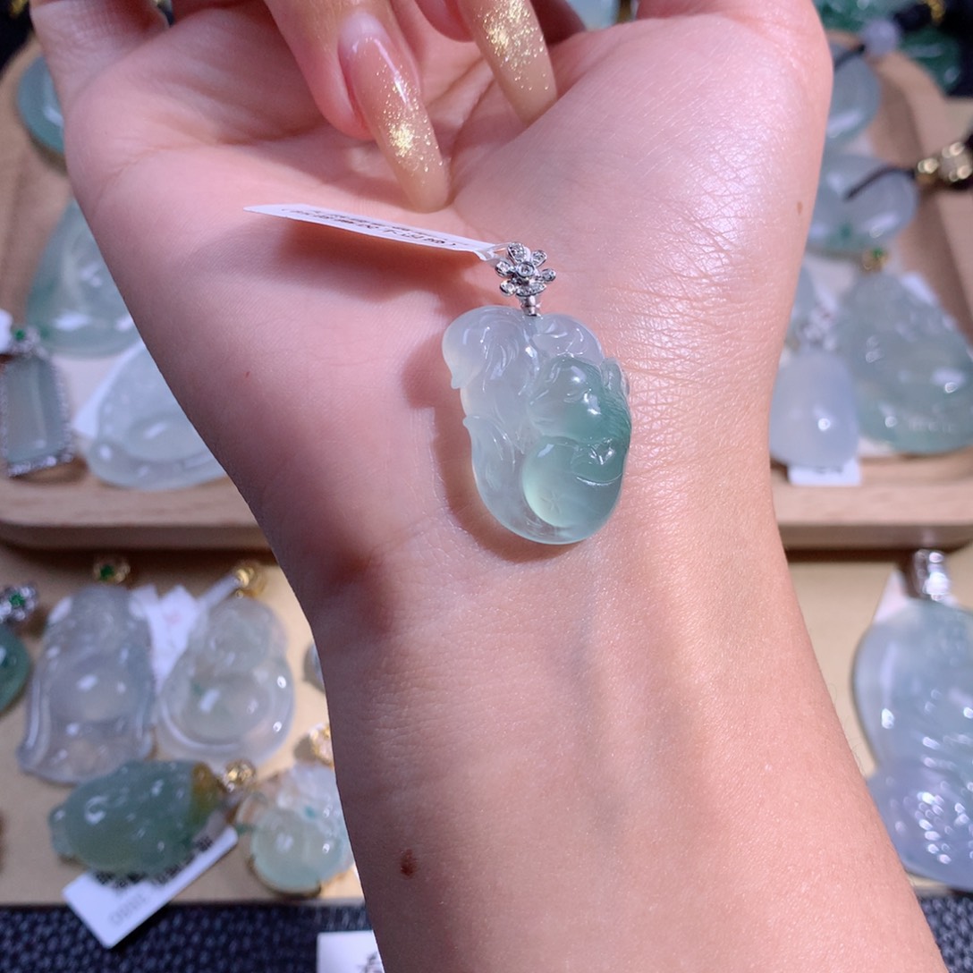 翡翠吊坠(不含链)18K金镶嵌