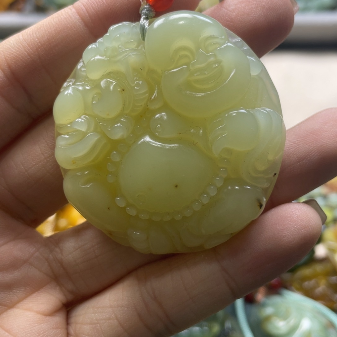 蛇纹石玉颈饰未镶嵌