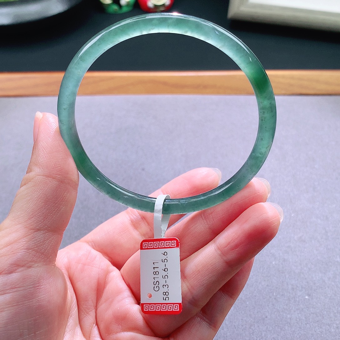 翡翠手镯未镶嵌天然翡翠手镯