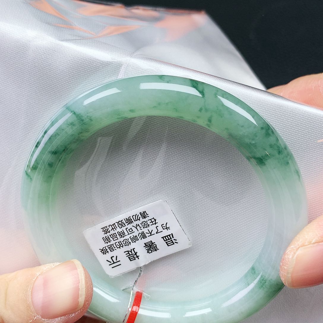 翡翠手镯未镶嵌53圈