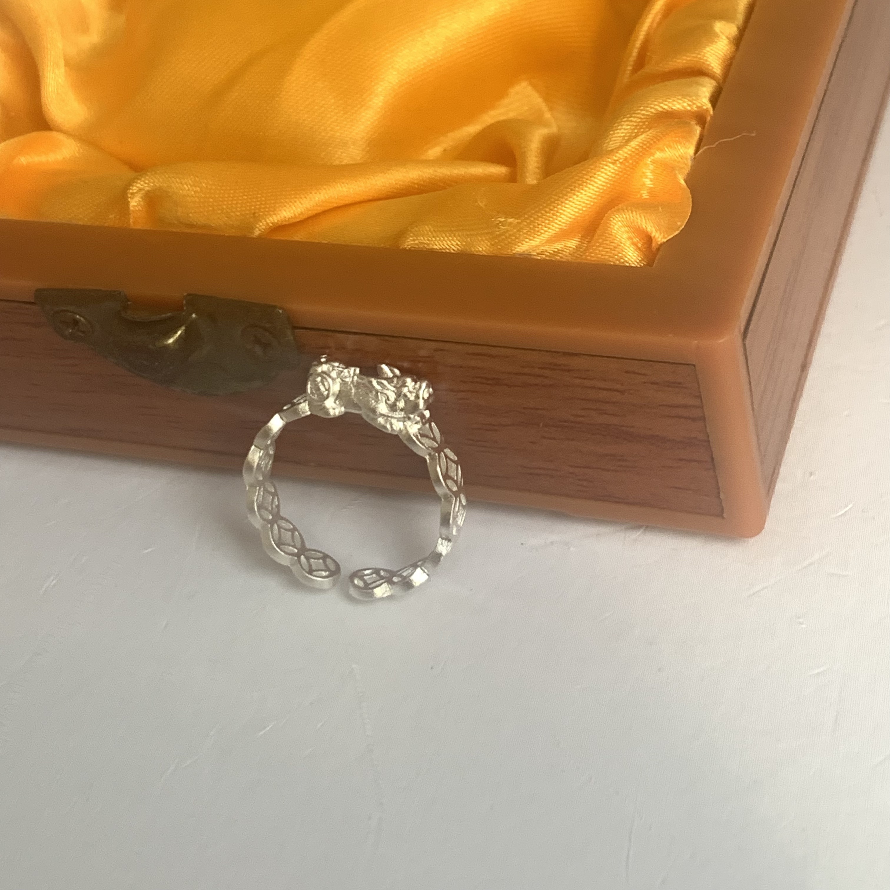 t154通体里外一致纯箔臻奢品时尚戒指