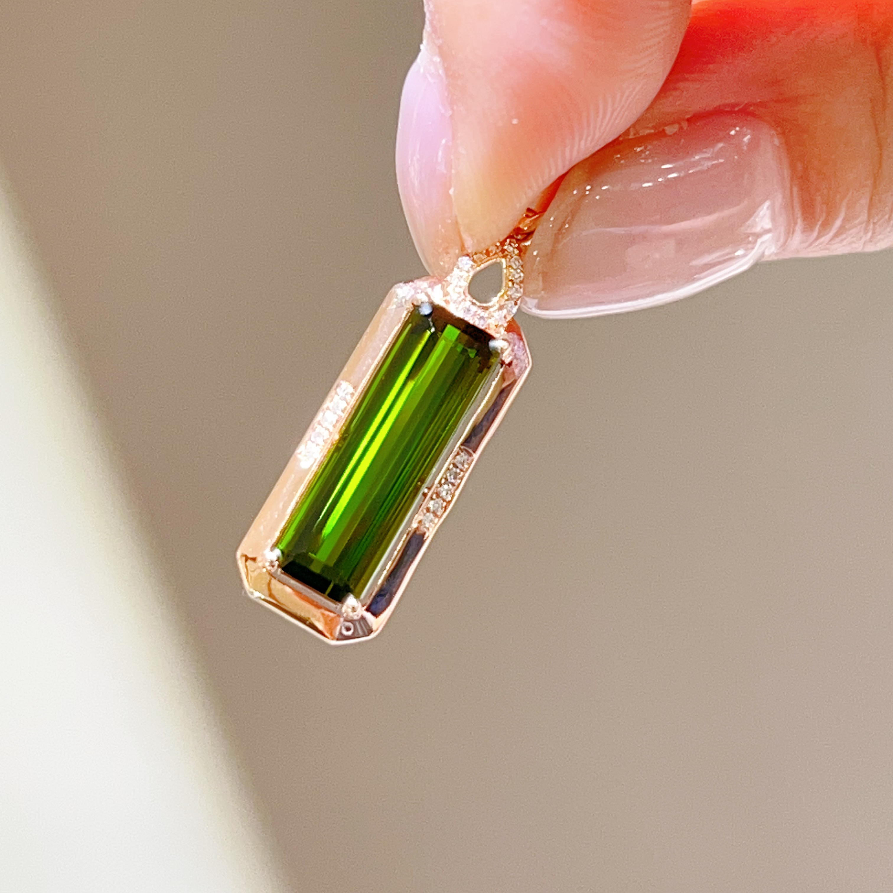 3.48ct 18k玫瑰金镶嵌碧玺吊坠 2980