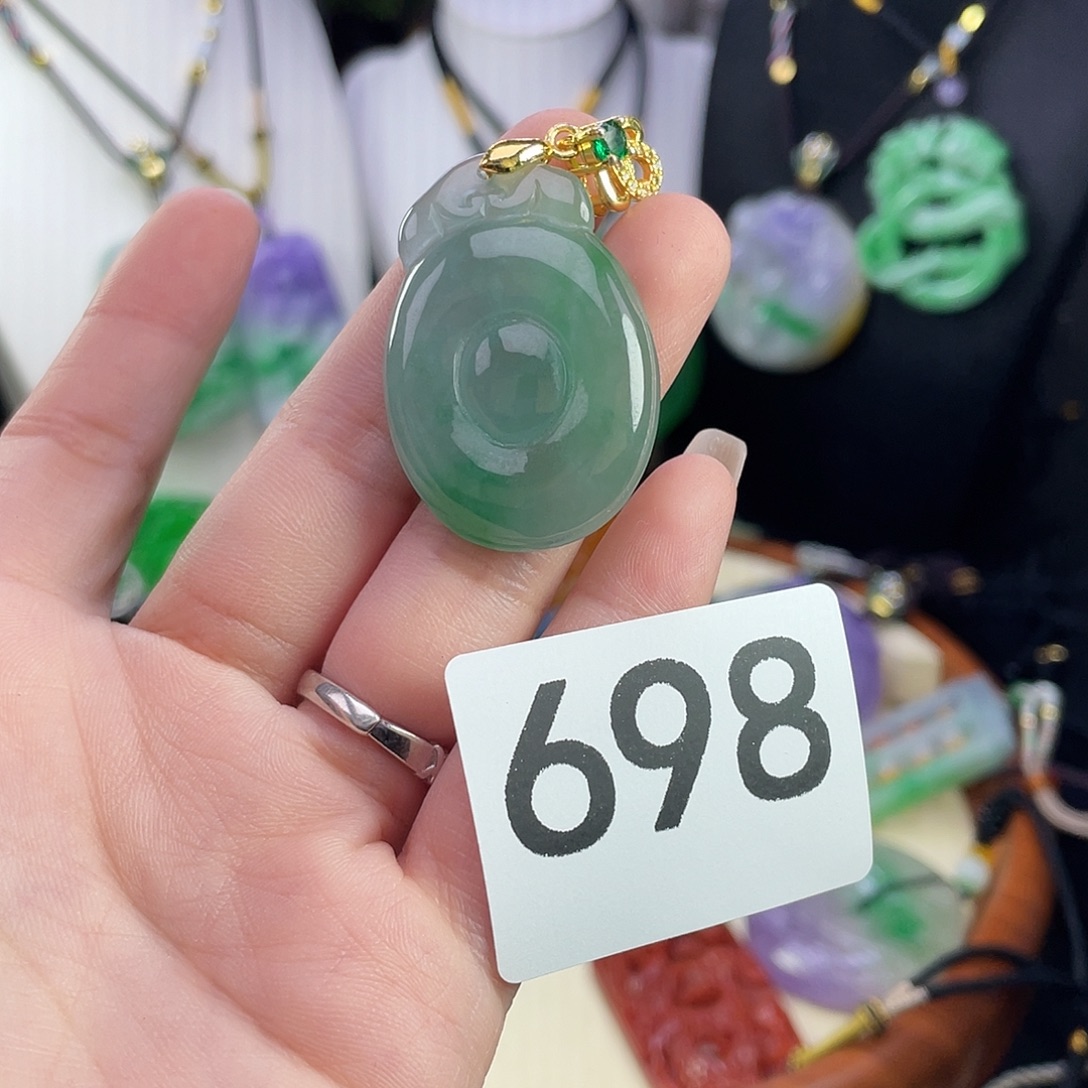 翡翠未镶嵌吊坠(赠链)