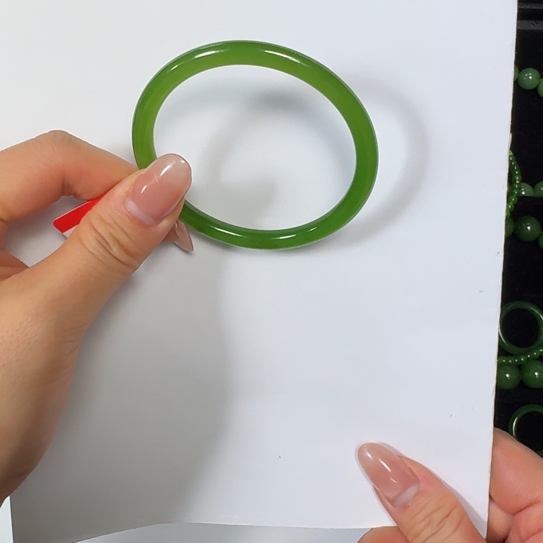 神***贝和田玉（碧玉）未镶嵌手镯52乌兰乌德苹果绿叮当微原皮