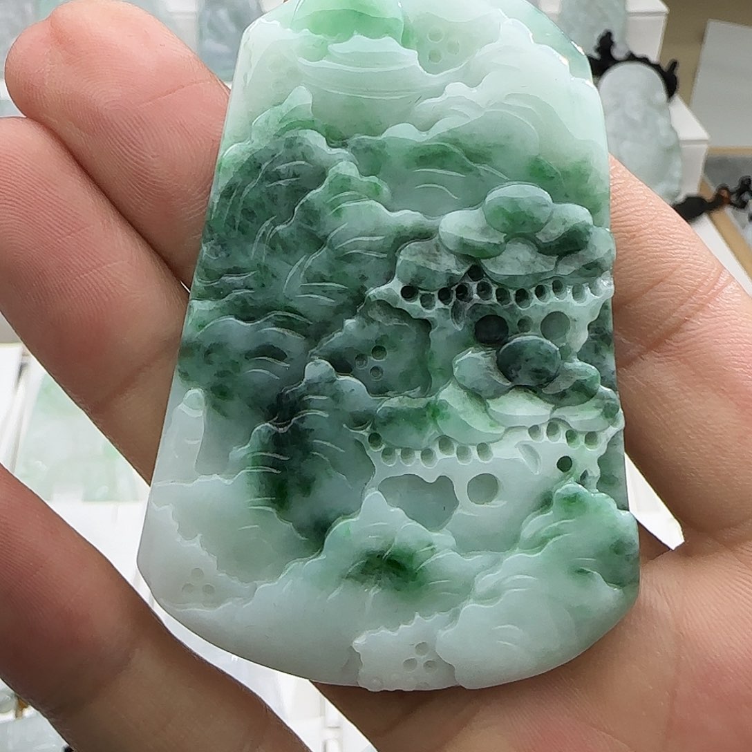 沈***沈翡翠未镶嵌颈饰翡翠
