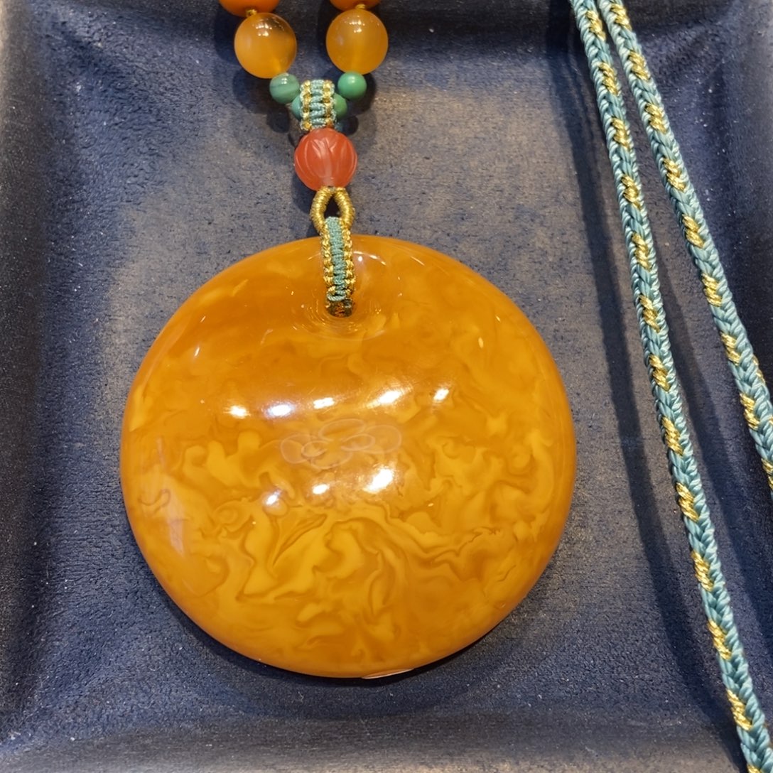 琥珀未镶嵌颈饰蜜蜡