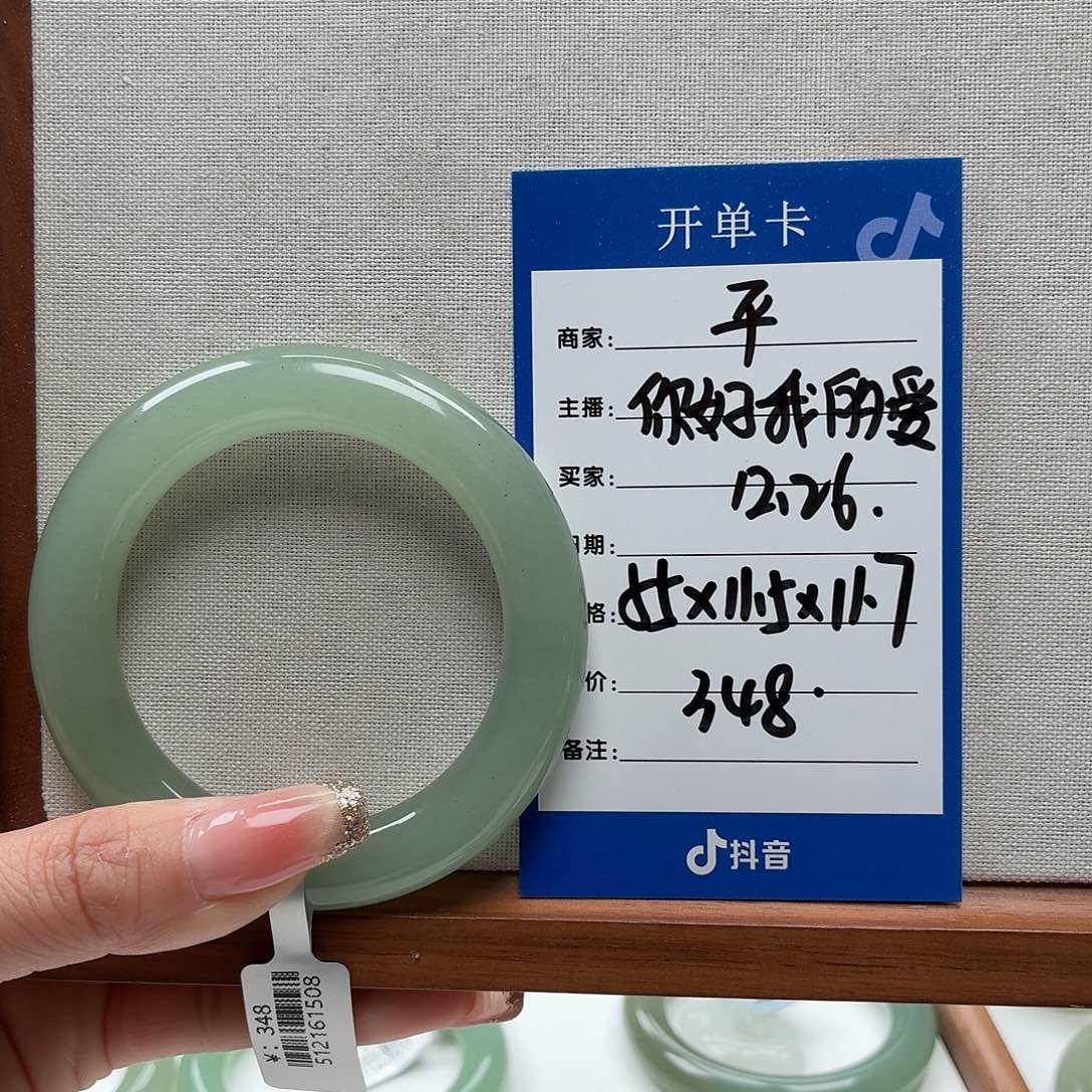 你***爱石英质玉未镶嵌手镯