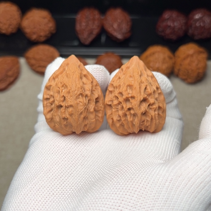 文玩核桃把件野生鸡心