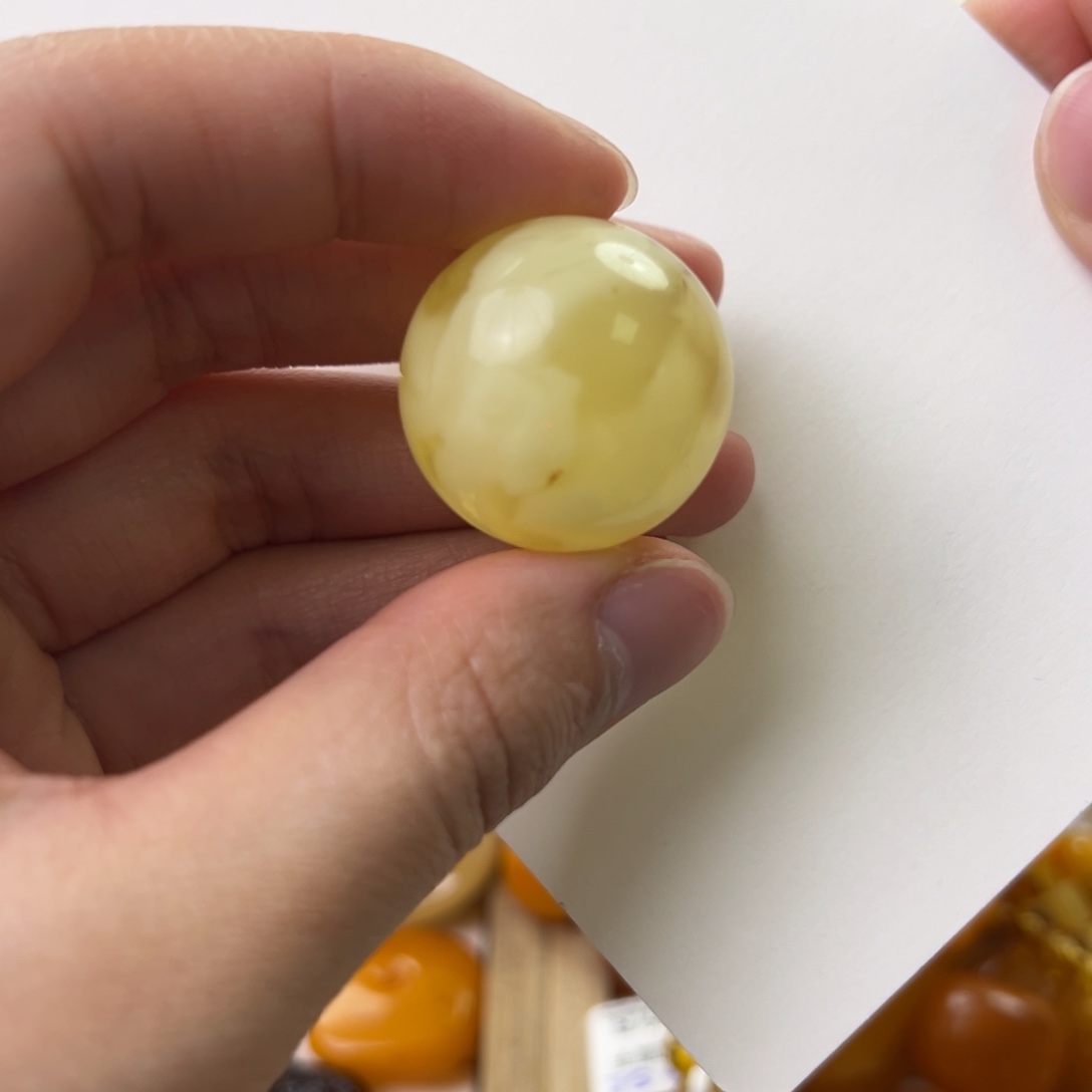 琥珀珠宝奇石未镶嵌