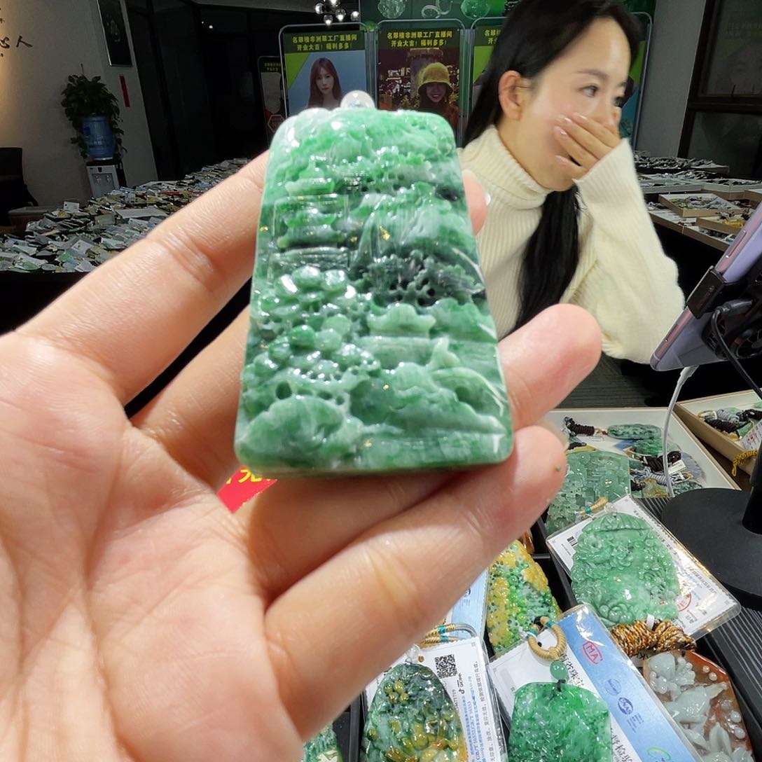 颈饰未镶嵌翡翠一