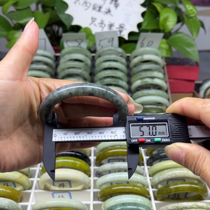 蛇纹石玉未镶嵌手镯13