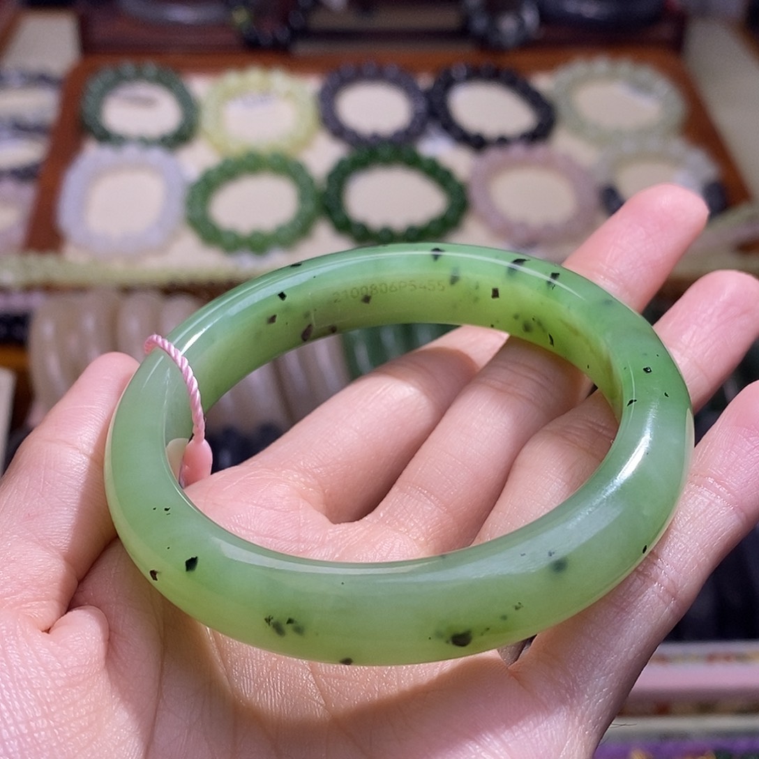 颈饰未镶嵌和田玉碧玉乌兰海带糖手镯54.7圈口