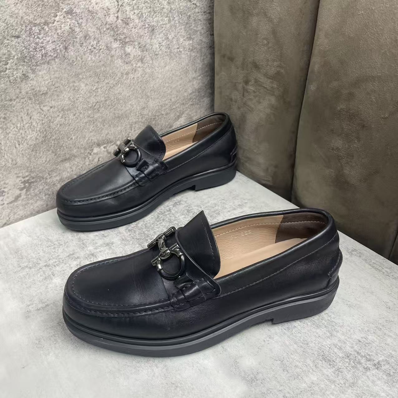 95新 FERRAGAMO/菲拉格慕 黑色皮革银标百搭厚底乐福鞋/39.5码