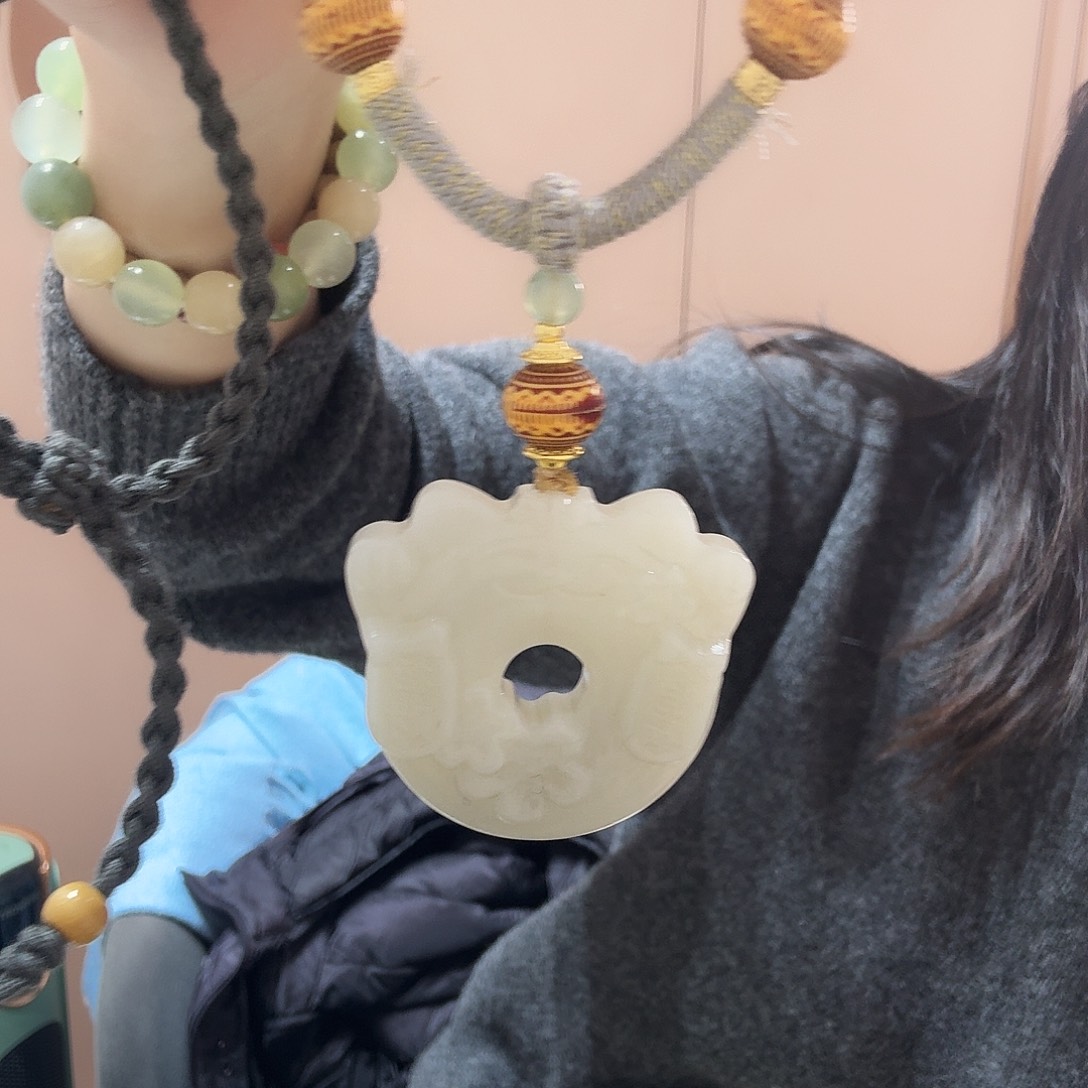 蛇纹石玉未镶嵌颈饰