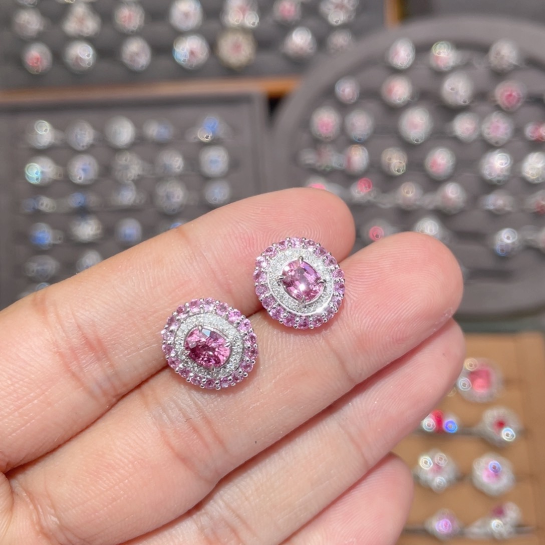 彩色蓝宝石耳钉18K金镶嵌1.6ct 
