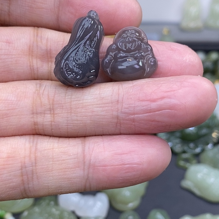 未***歌和田玉未镶嵌颈饰