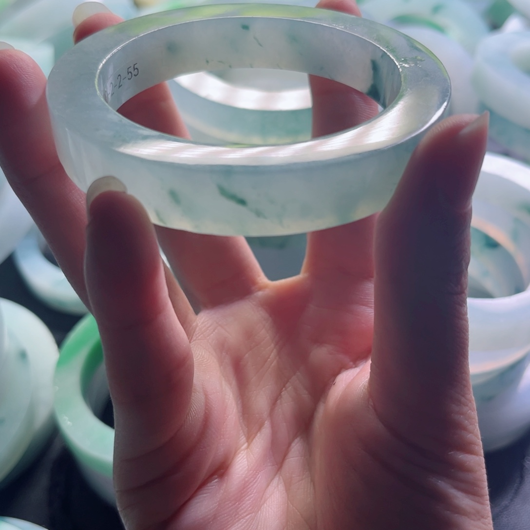 玫***娟定制翡翠未镶嵌不退不换