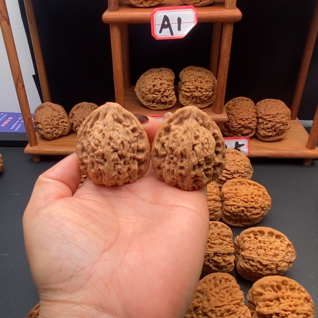 灵***犀吊坠文玩核桃南疆