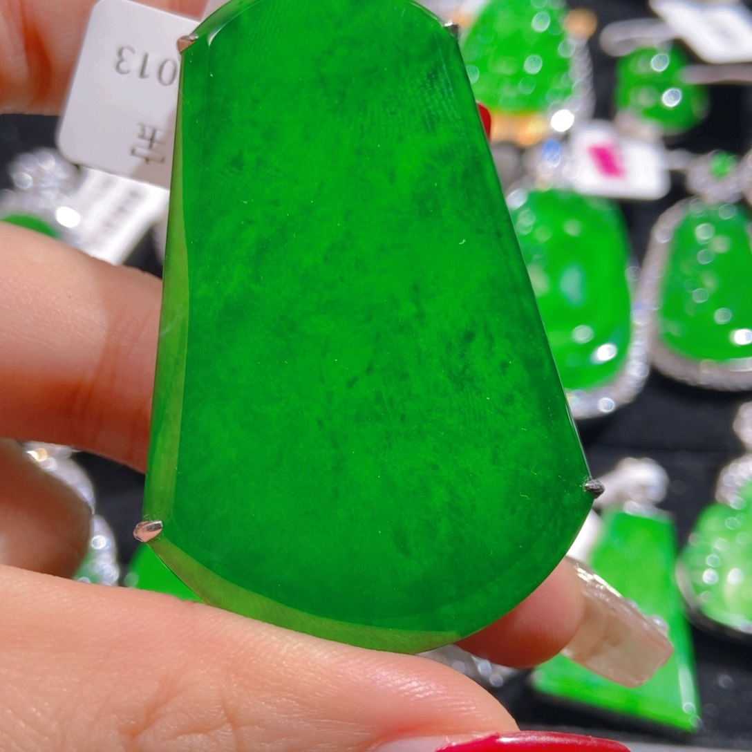 翡翠吊坠(不含链)未镶嵌孪**妹