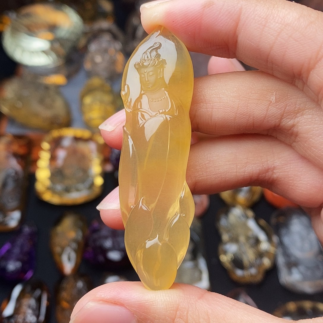 水晶吊坠未镶嵌黄兔毛