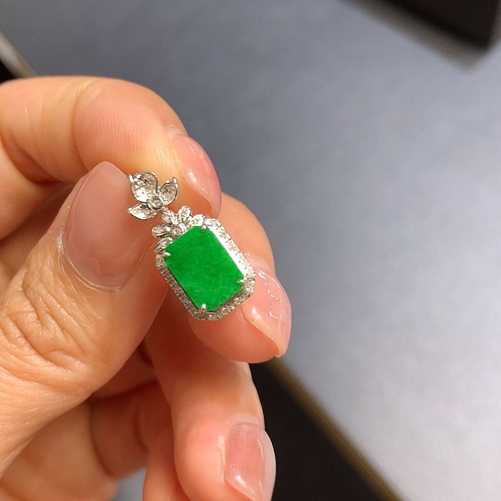 翡翠吊坠(不含链)18K金镶嵌