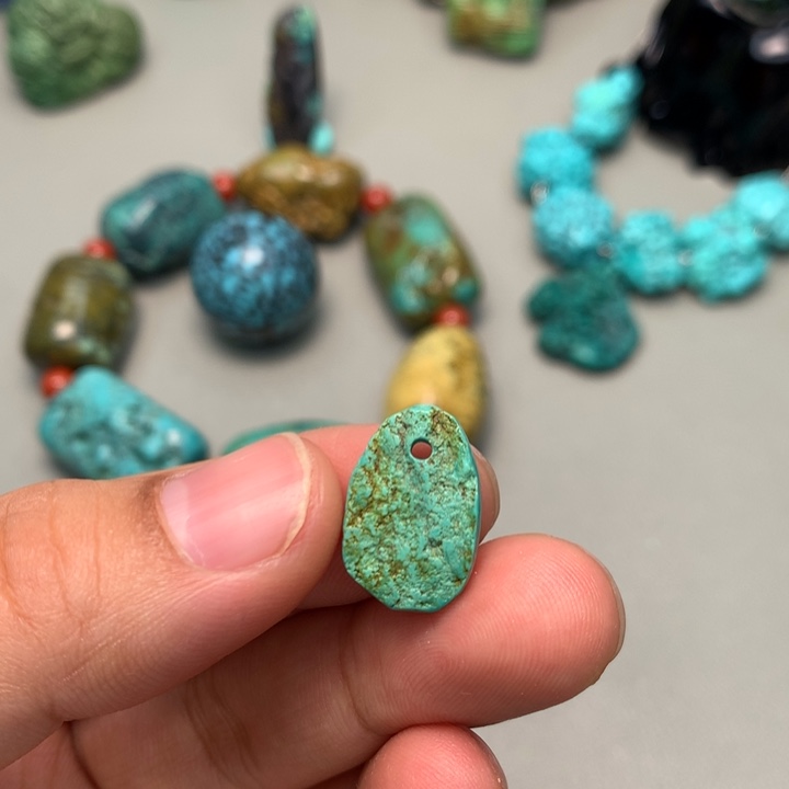 绿松石未镶嵌颈饰