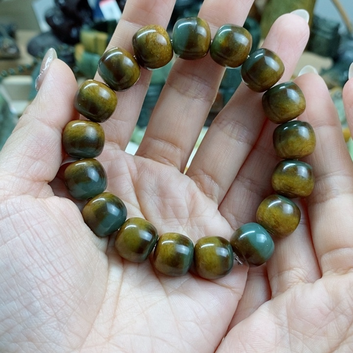 未镶嵌透闪石质玉手链山*