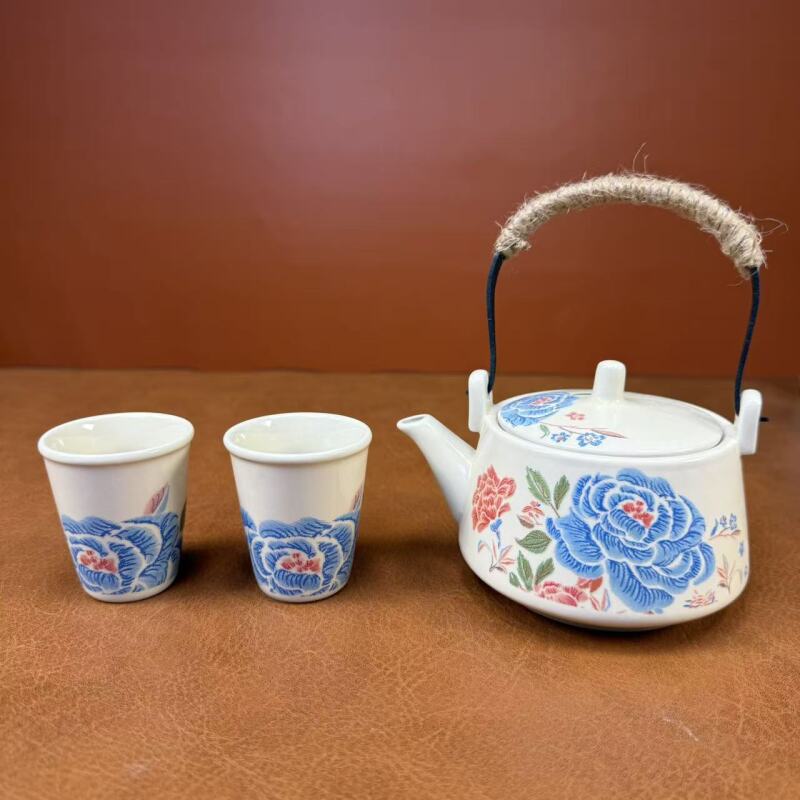 刺绣蓝牡丹亮光黄双鱼提梁壶+两杯（无礼盒）- 3609