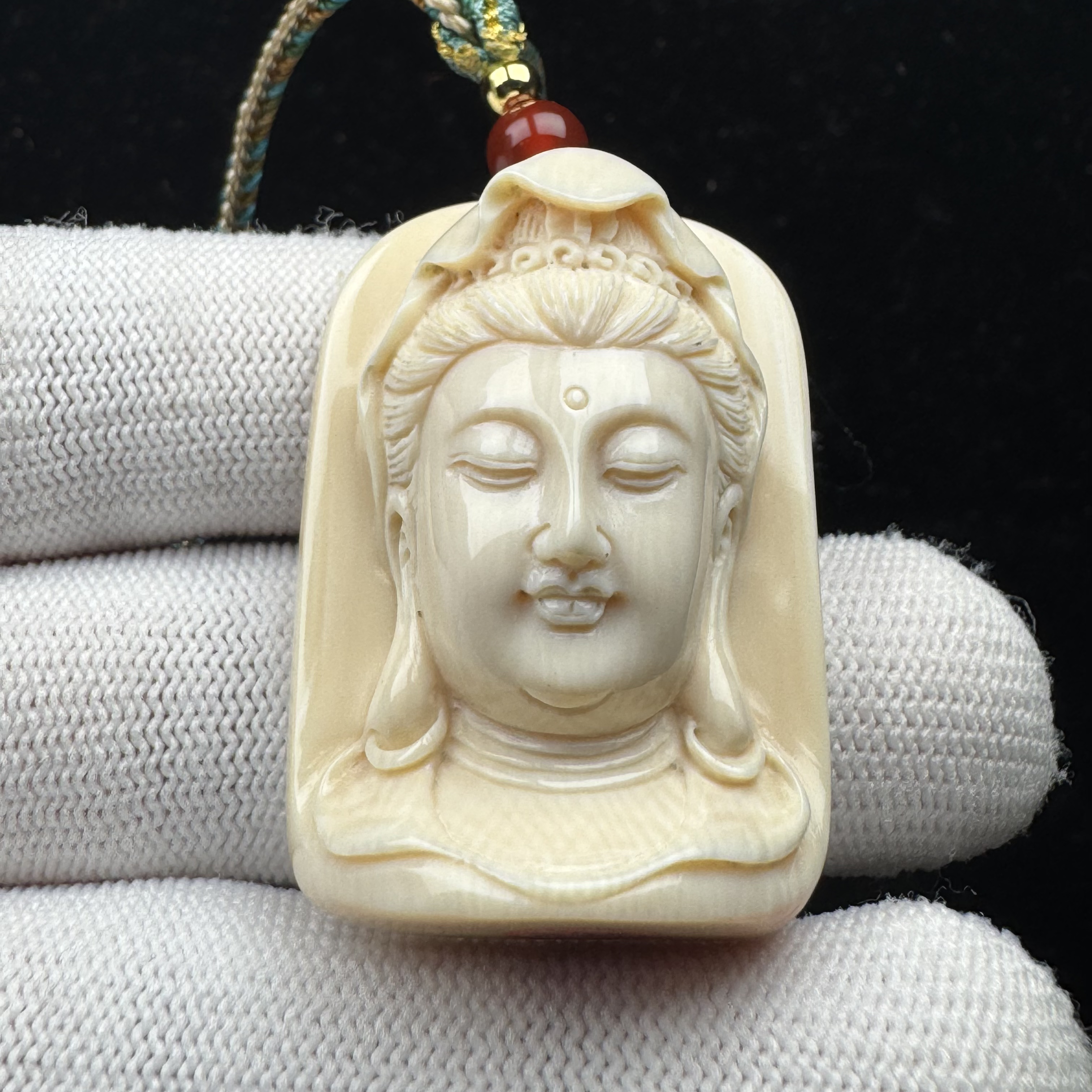 H85-81京派青松老师天然猛犸牙 观音头雕刻牌27.4x38.7x16mm