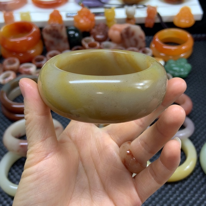 石英质玉未镶嵌手镯