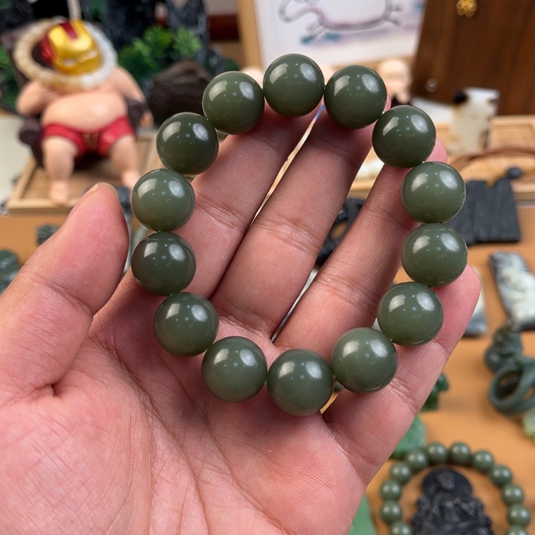 和田玉颈饰未镶嵌招***！