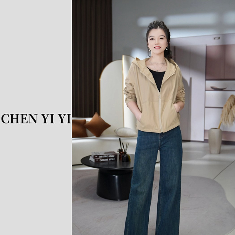 C洋气减龄二八月气质连帽短外套2025年春秋季休闲运动风短款外套 