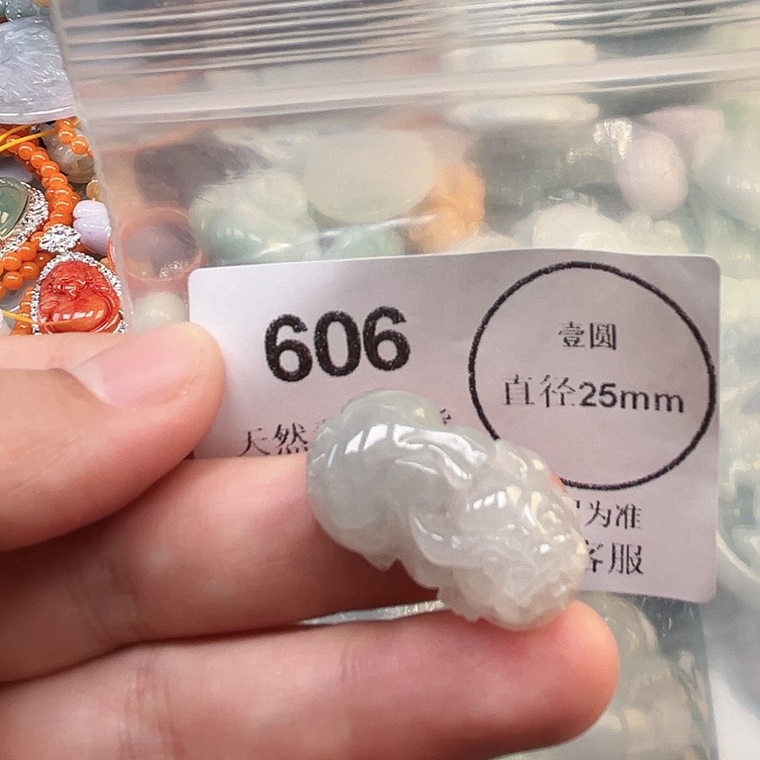 翡翠未镶嵌颈饰哈哈哈哈