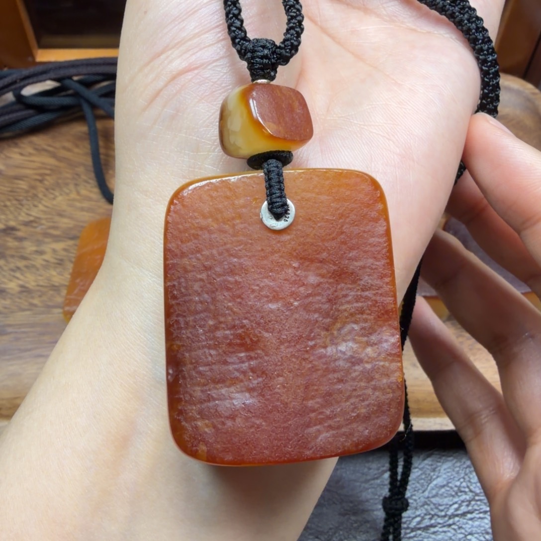 琥珀未镶嵌吊坠(赠链)