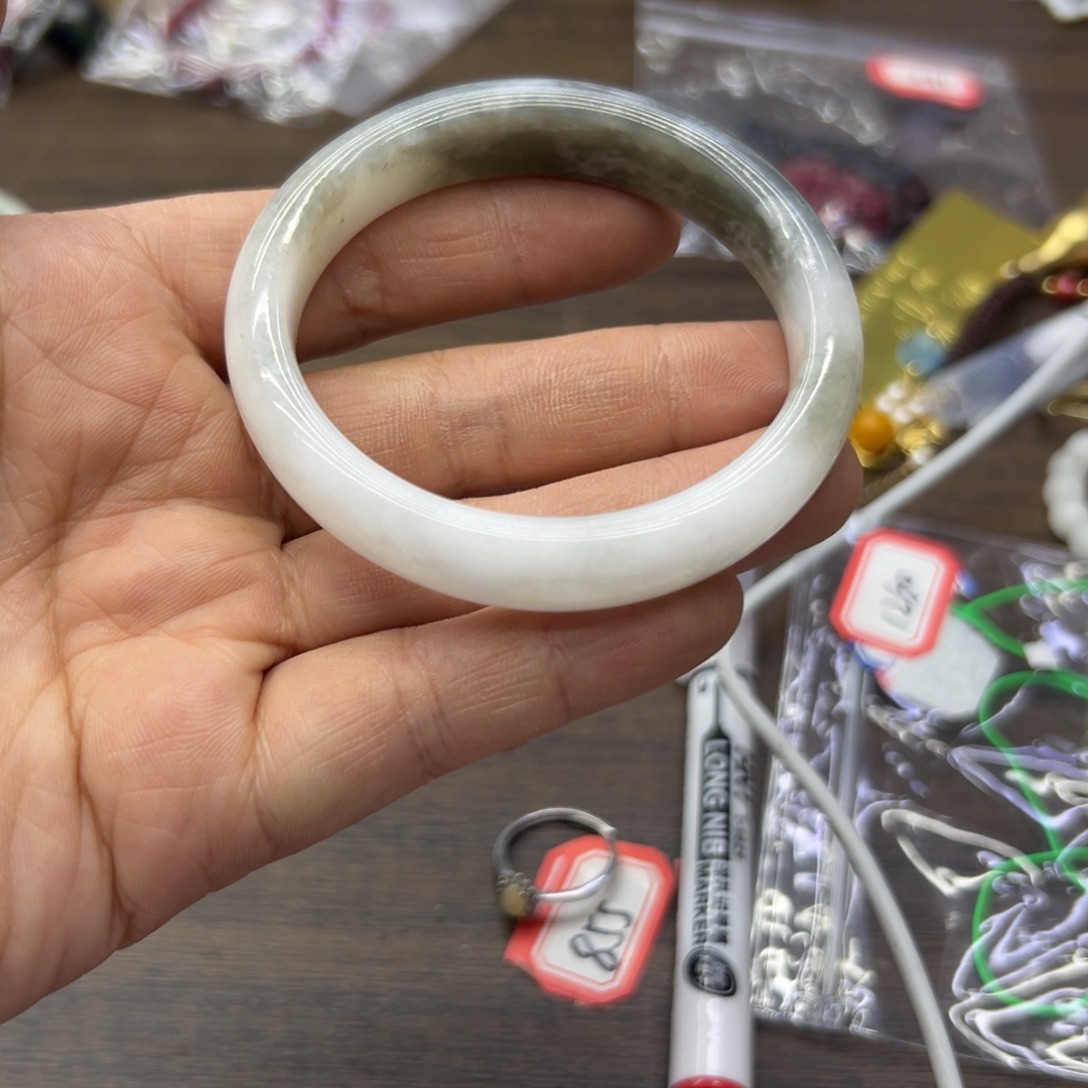 和田玉未镶嵌手镯55圈围40瑕